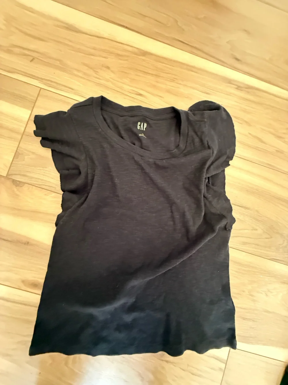 GAP Black Ruffle Sleeve Short-Sleeve Tee - Picture 6 of 7